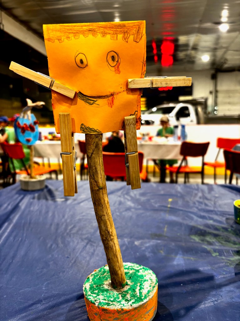 Monstre avec épingles à ling